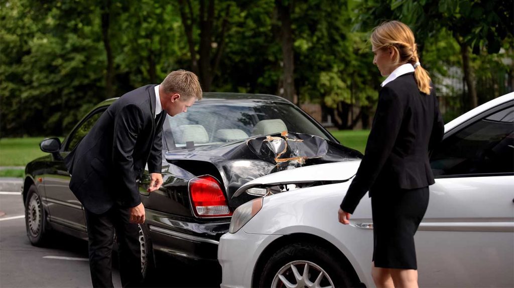 How Los Angeles Car Accident Lawyer Help Victims Maximize Settlements